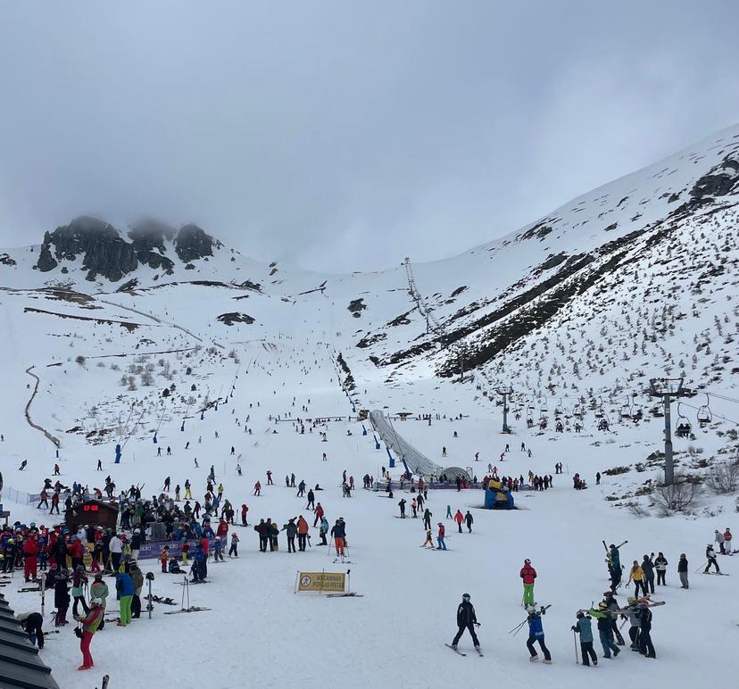 Las estaciones invernales leonesas han ofrecido durante el fin de semana más de 31 kilómetros de pistas con espesores de entre 30 y 100 centímetros de nieve