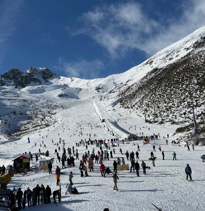 Más de 20.900 esquiadores visitan San Isidro y Valle Laciana-Leitariegos en la segunda semana de Navidad